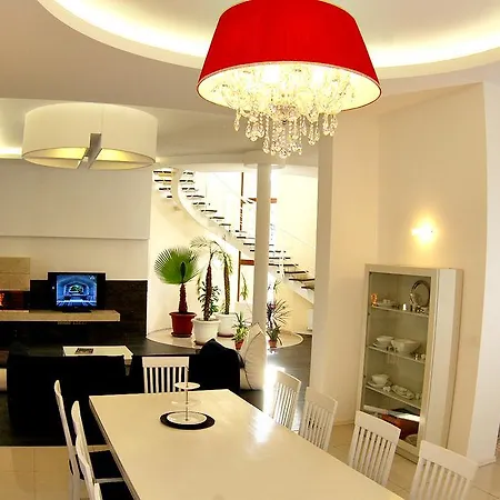 Villa White House