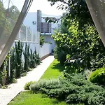 White House فيلة *
