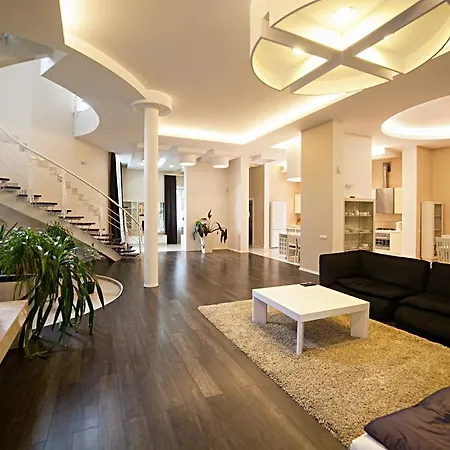 فيلة White House