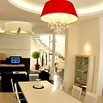 Villa White House